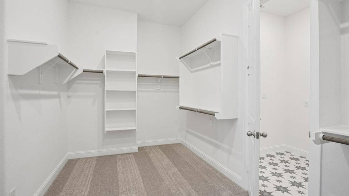 5219 Timpson - Closet